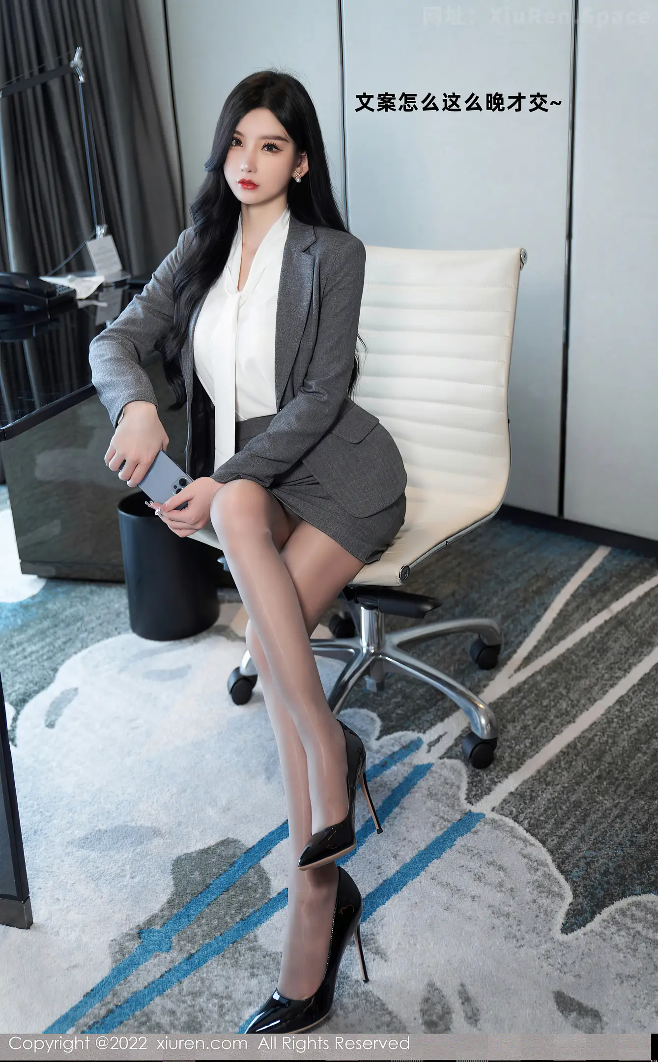 图片[2]-[XiuRen秀人网] VOL.5177 女神周于希Sally心愿旅拍性感职业装+黑色情趣服饰完美诱惑写真81P-秀人网官方网站